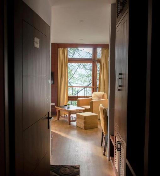 Premium room w/ mountain view, The Golden Crest