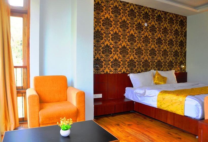 חדר אקזקיוטיב, The Golden Crest