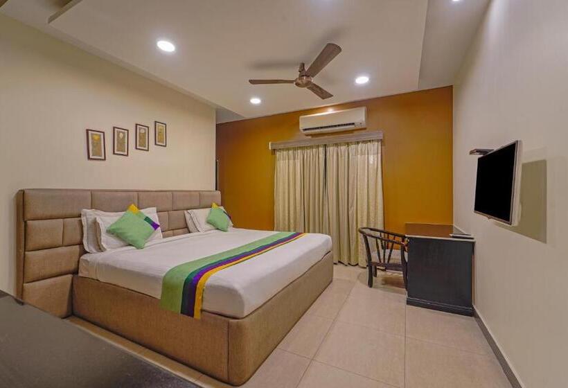 Номер Deluxe, Treebo Elan