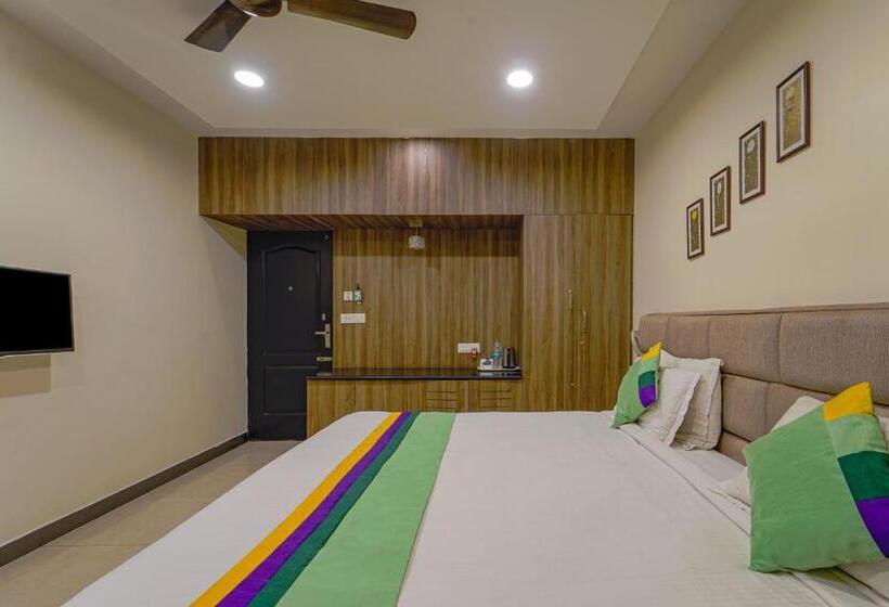 Номер Deluxe, Treebo Elan