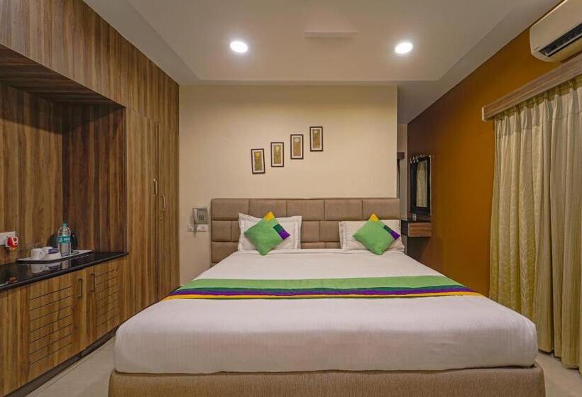 Номер Deluxe, Treebo Elan