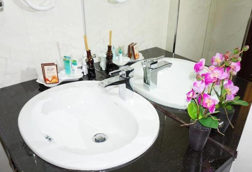 Deluxe Zimmer, Cafe Aroma Inn