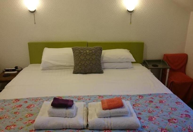 Номер Стандарт Вид на Реку, Lyndhurst Guest House