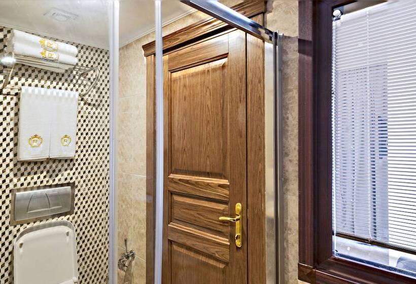 اتاق استاندارد سه نفره, The Central Hotel