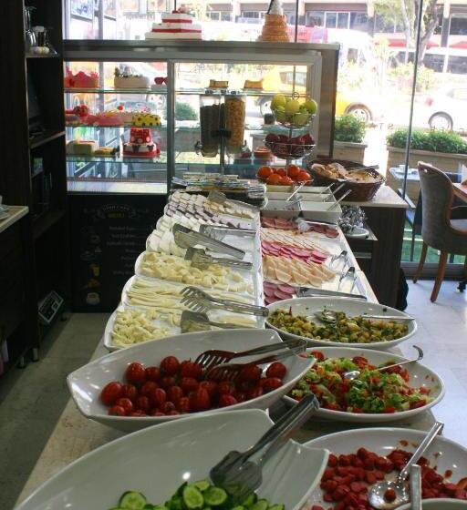 اتاق استاندارد سه نفره, The Central Hotel