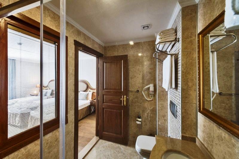 اتاق استاندارد سه نفره, The Central Hotel