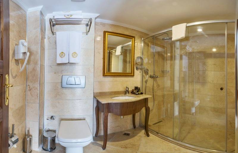 اتاق استاندارد سه نفره, The Central Hotel