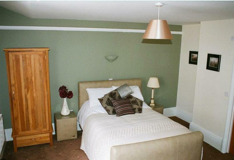 חדר משפחתי, The Lounge Hotel & Bar