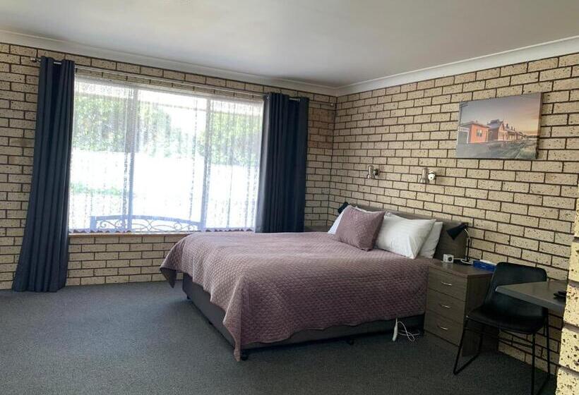 اتاق اجرایی, Cowra Crest Motel