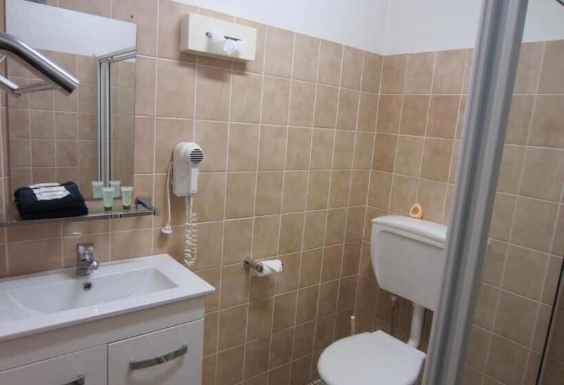Номер Стандарт, Cowra Crest Motel
