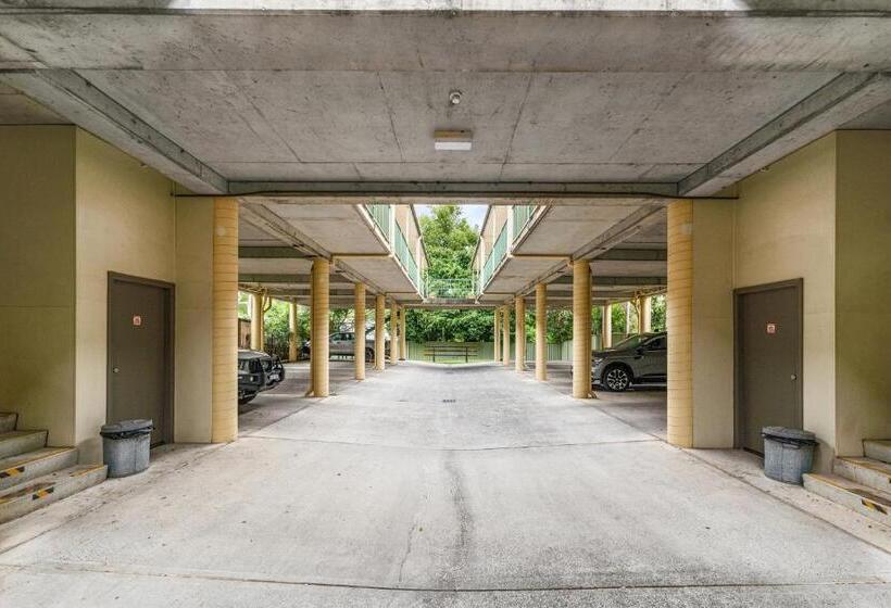 غرفة تنفيذية, Bent Street Motor Inn