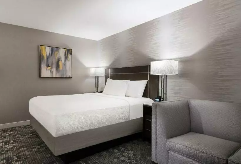 キングサイズベッドのスタンダードルーム, Courtyard By Marriott Edgewater Nyc Area