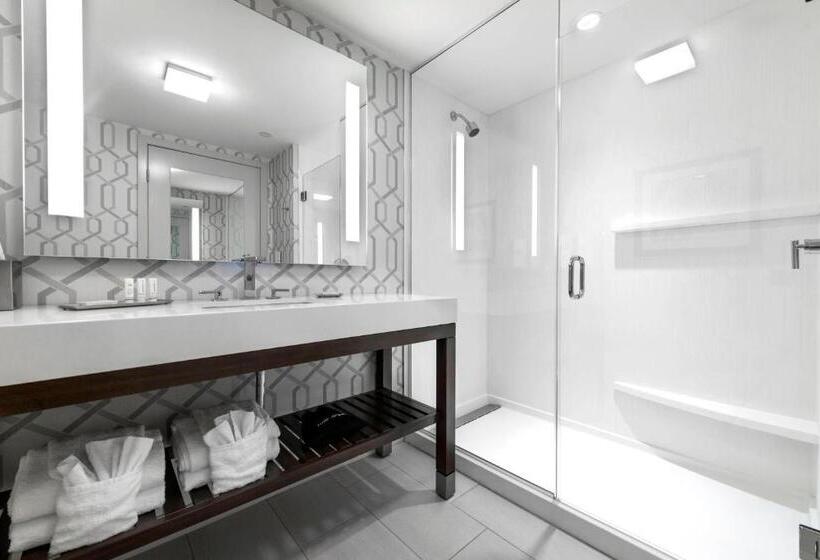 חדר סופריור עם מיטת קינג, Courtyard By Marriott Edgewater Nyc Area