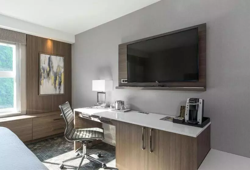 キングサイズベッドのデラックスルーム, Courtyard By Marriott Edgewater Nyc Area
