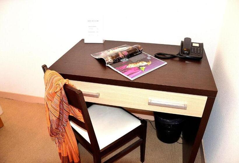 スタンダードルーム, Les Benedictins