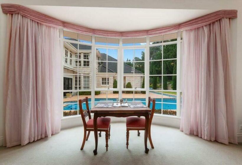 Президентский Люкс, Montfort Manor