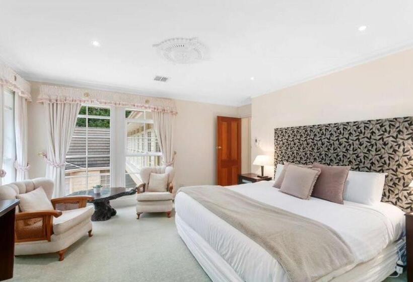 Люкс Deluxe Кровать Кинг, Montfort Manor
