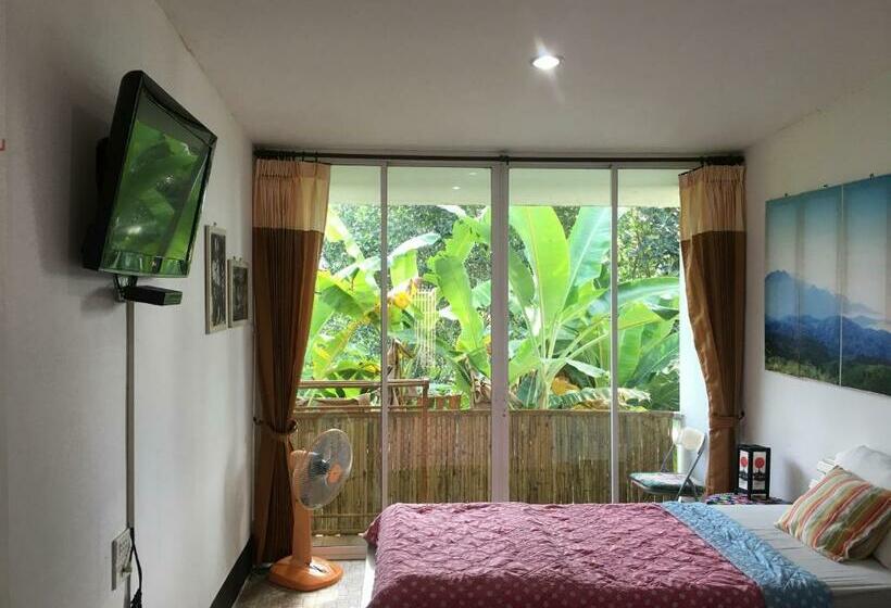 스탠다드 룸 산 전망, Pai Yard Guest House