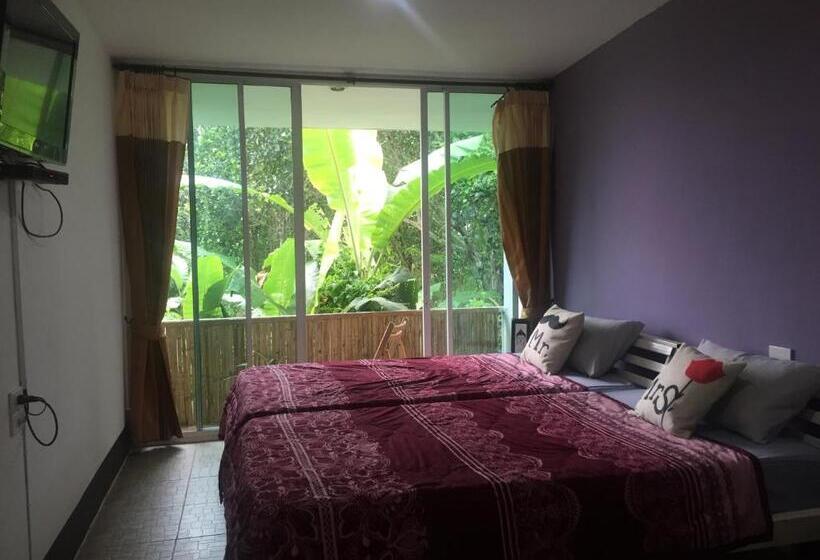 스탠다드 룸 산 전망, Pai Yard Guest House