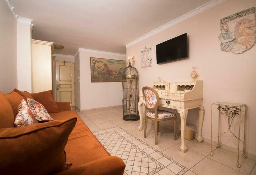 جناح جونيور, Parthenon Art