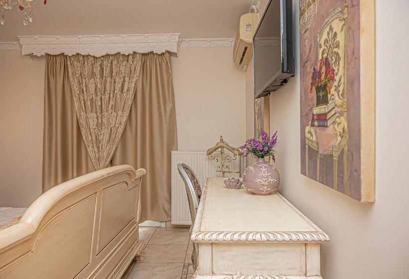 جناح جونيور, Parthenon Art