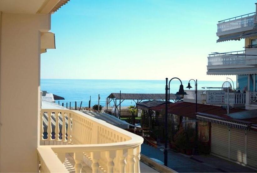 غرفة قياسية, Parthenon Art