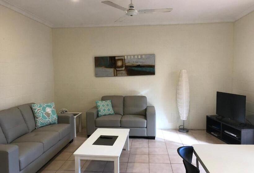 דירת חדר בקומת קרקע, Pelican S Nest