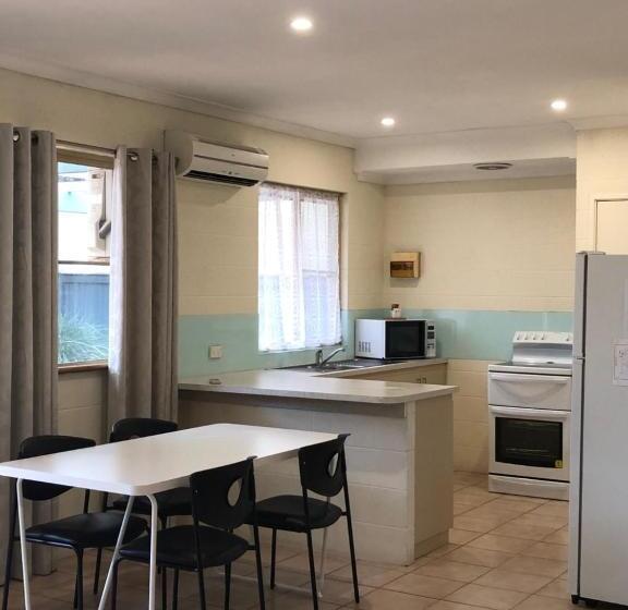 דירת חדר בקומת קרקע, Pelican S Nest