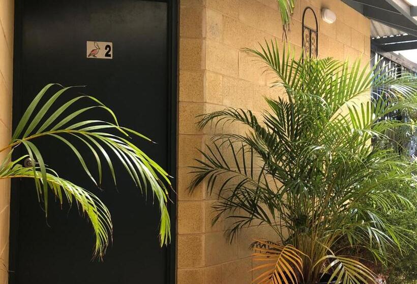 דירת חדר בקומת קרקע, Pelican S Nest