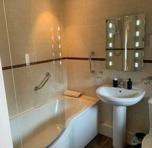 חדר דלוקס, Oakrooms