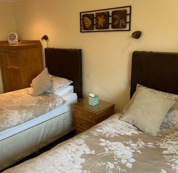 חדר דלוקס, Oakrooms