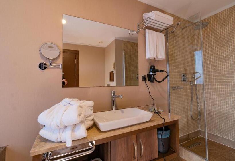 Deniz Manzaralı Delüks Üç Kişilik Oda, Tilya Resort