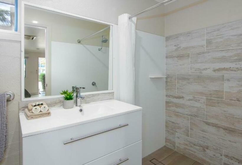 Семейный Номер, Yamba Twin Pines Motel