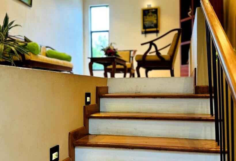 패밀리 방갈로, Rivorich Residence Kandy