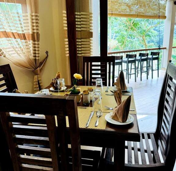 패밀리 방갈로, Rivorich Residence Kandy