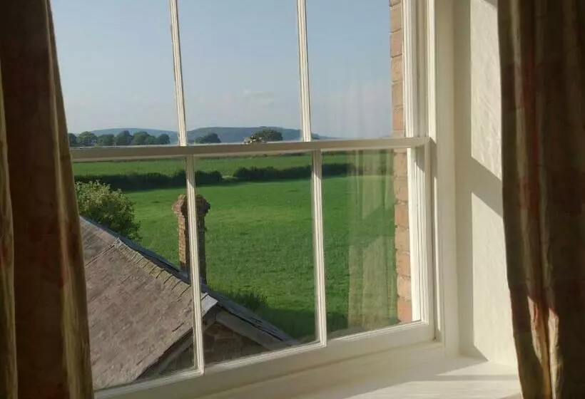 スイート, Upper Letton Farmhouse