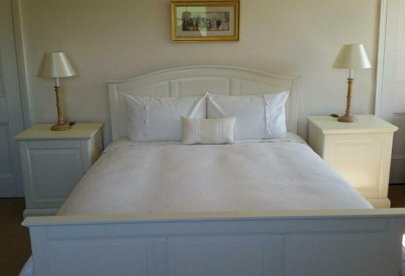 スイート, Upper Letton Farmhouse