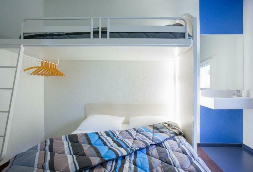 Pokój Trzyosobowy Standard Wspólna Łazienka, Enzo Hotels 1er Prix