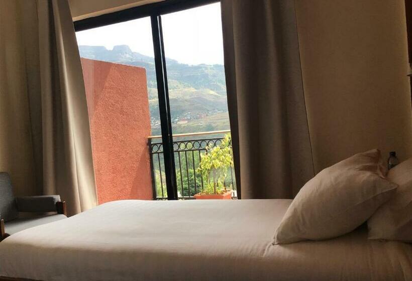 اتاق استاندارد با چشم‌انداز کوهستان, Harbe