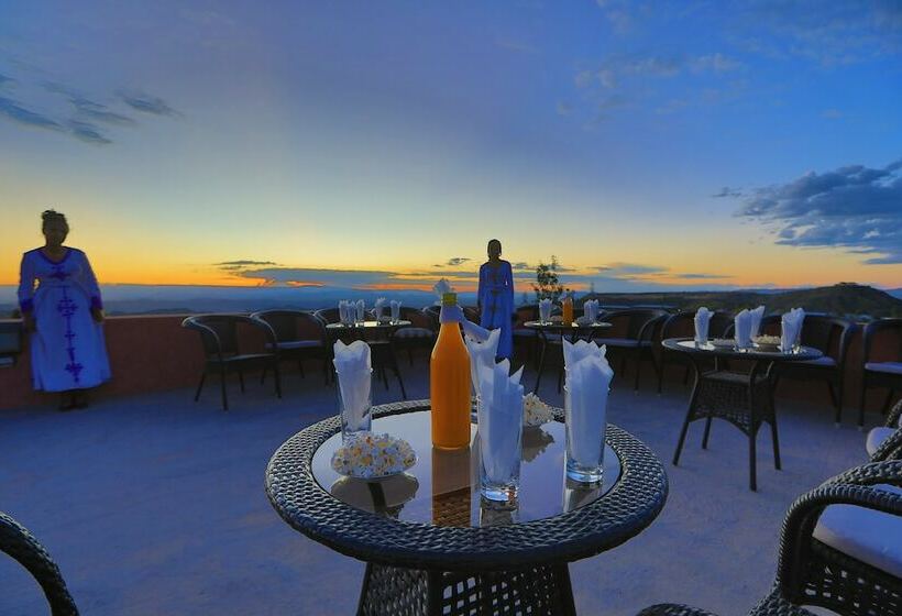 اتاق استاندارد با چشم‌انداز کوهستان, Harbe