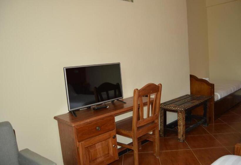 اتاق استاندارد سه نفره, Harbe