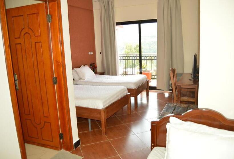 اتاق استاندارد سه نفره, Harbe