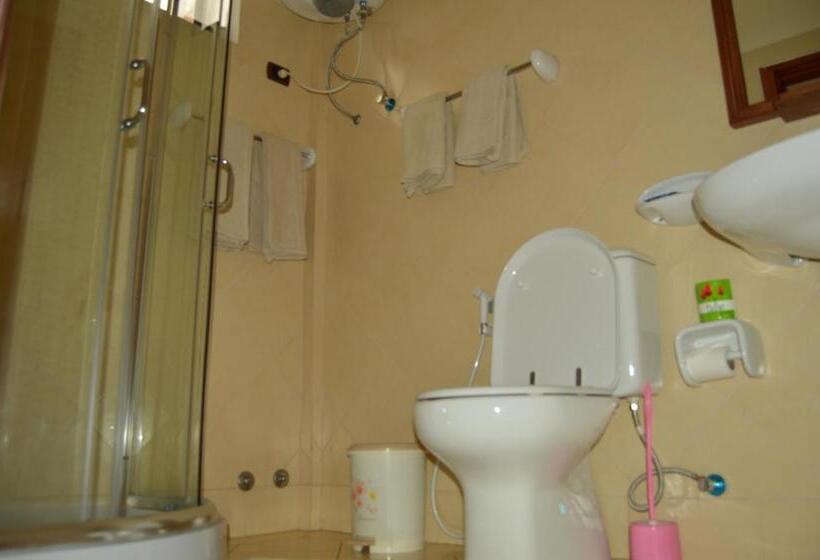 اتاق استاندارد سه نفره, Harbe