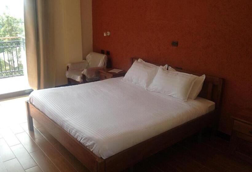 اتاق استاندارد سه نفره, Harbe