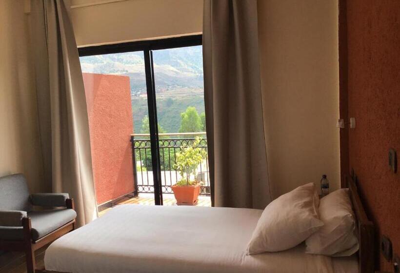 اتاق استاندارد با چشم‌انداز کوهستان, Harbe