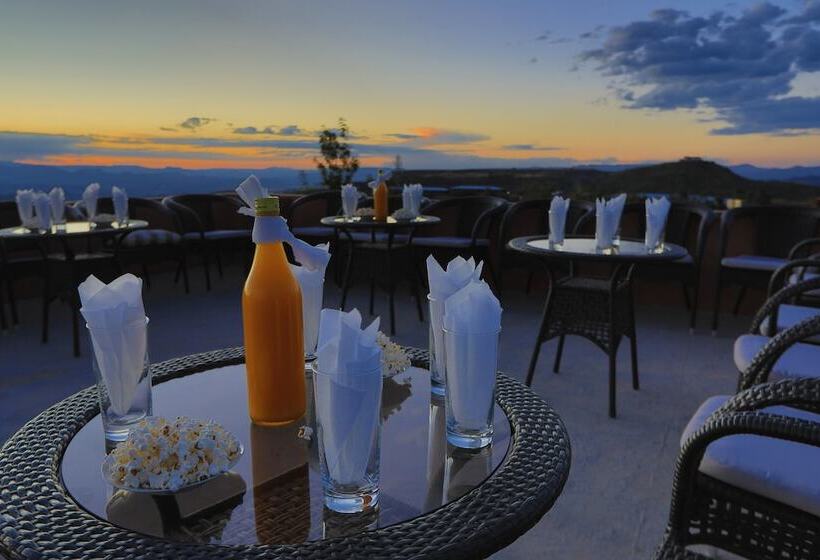 اتاق استاندارد با چشم‌انداز کوهستان, Harbe