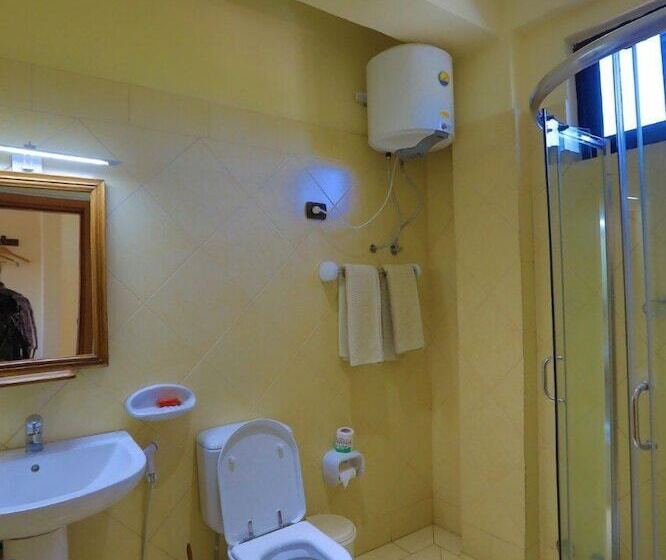 اتاق استاندارد سه نفره, Harbe