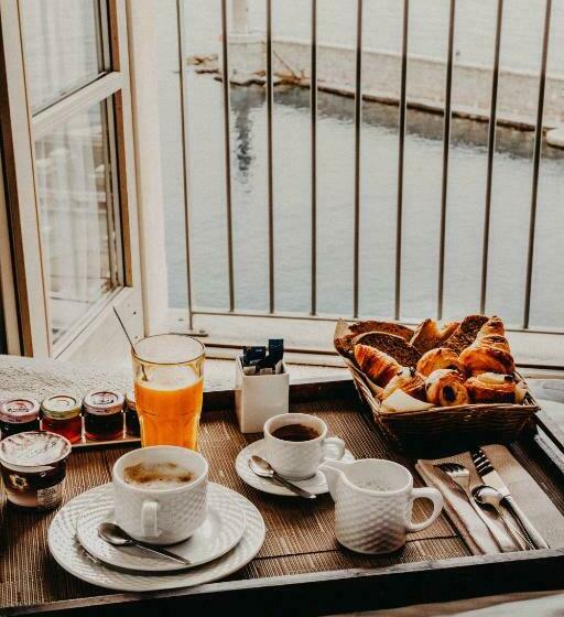 جناح جونيور مطلّ علي البحر, Des Gouverneurs