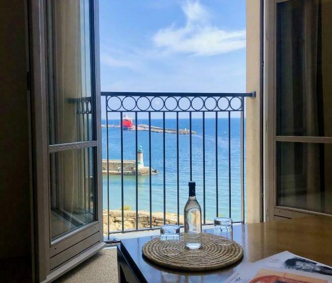 جناح مطلّ علي البحر, Des Gouverneurs