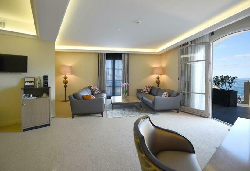 جناح مطلّ علي البحر, Des Gouverneurs